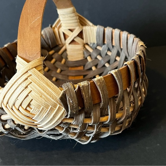 Buttocks Egg Gathering Basket Handmade Small Childs Farmhouse Green Tan Woven - Picture 3 of 8